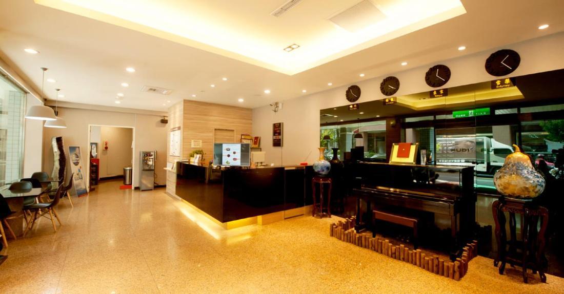 Fudi Hotel Taichung Bagian luar foto