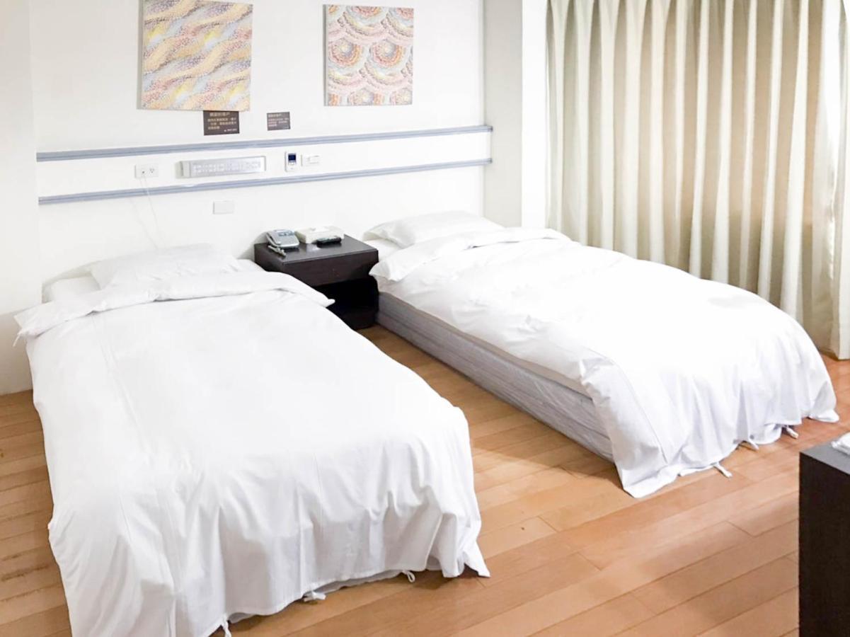 Fudi Hotel Taichung Bagian luar foto