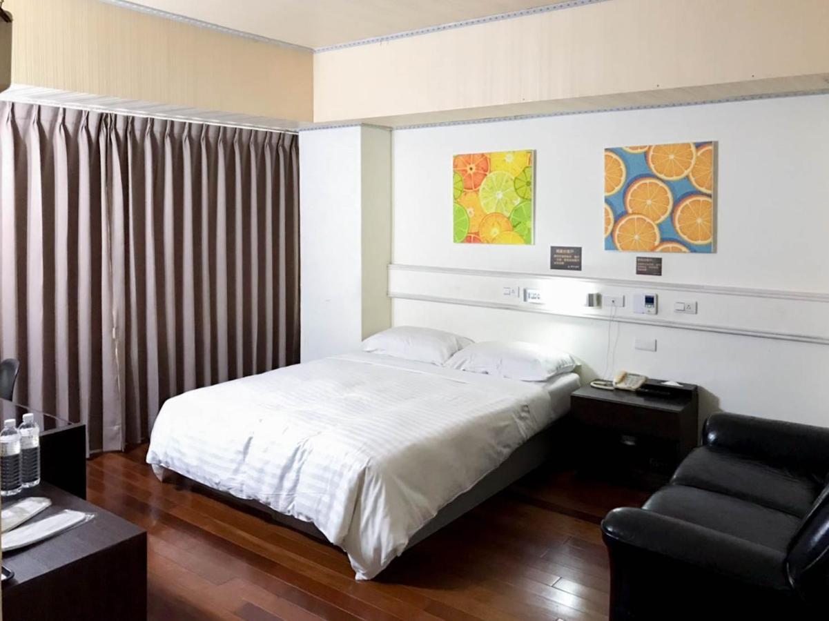 Fudi Hotel Taichung Bagian luar foto