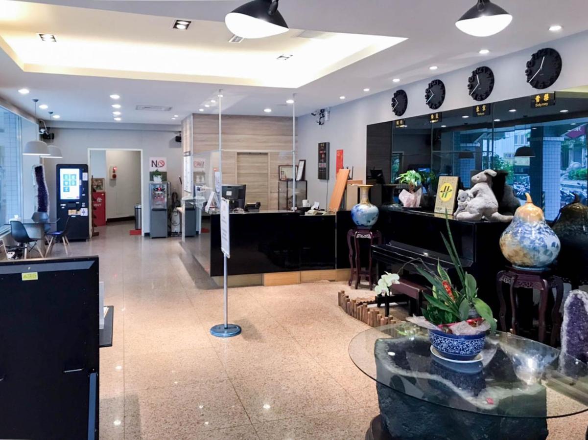 Fudi Hotel Taichung Bagian luar foto