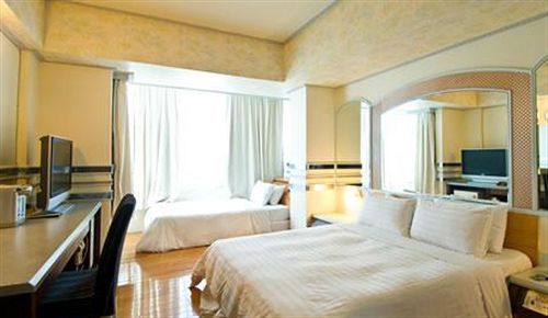 Fudi Hotel Taichung Bagian luar foto
