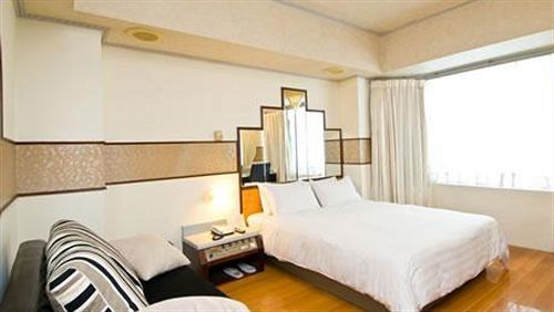 Fudi Hotel Taichung Bagian luar foto